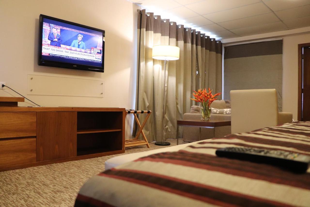 Mamba Point Hotel มอนโรเวีย ภายนอก รูปภาพ