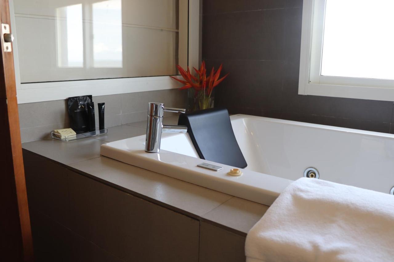 Mamba Point Hotel มอนโรเวีย ภายนอก รูปภาพ