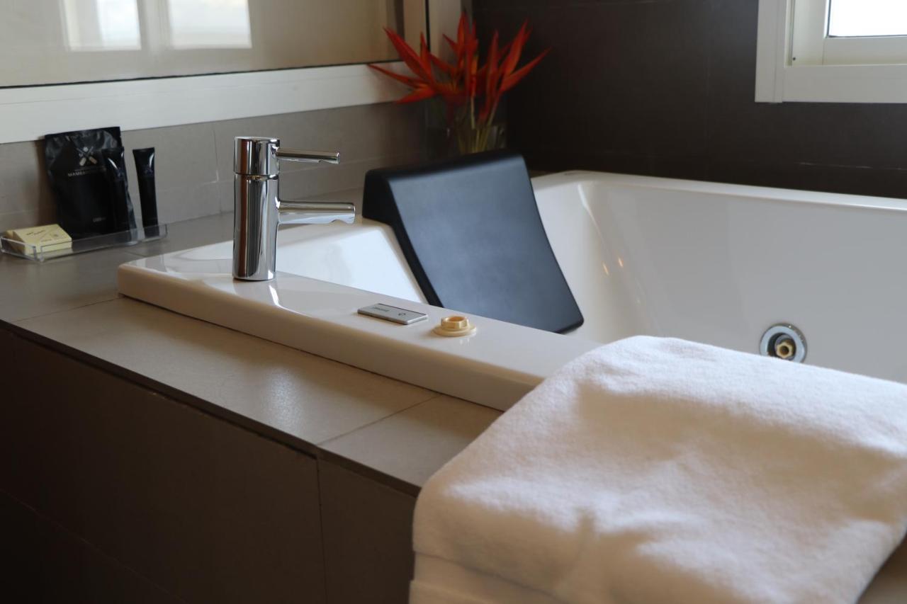 Mamba Point Hotel มอนโรเวีย ภายนอก รูปภาพ