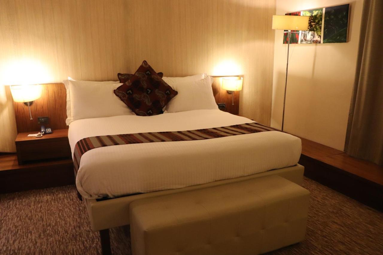 Mamba Point Hotel มอนโรเวีย ภายนอก รูปภาพ
