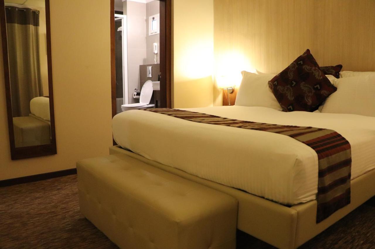 Mamba Point Hotel มอนโรเวีย ภายนอก รูปภาพ