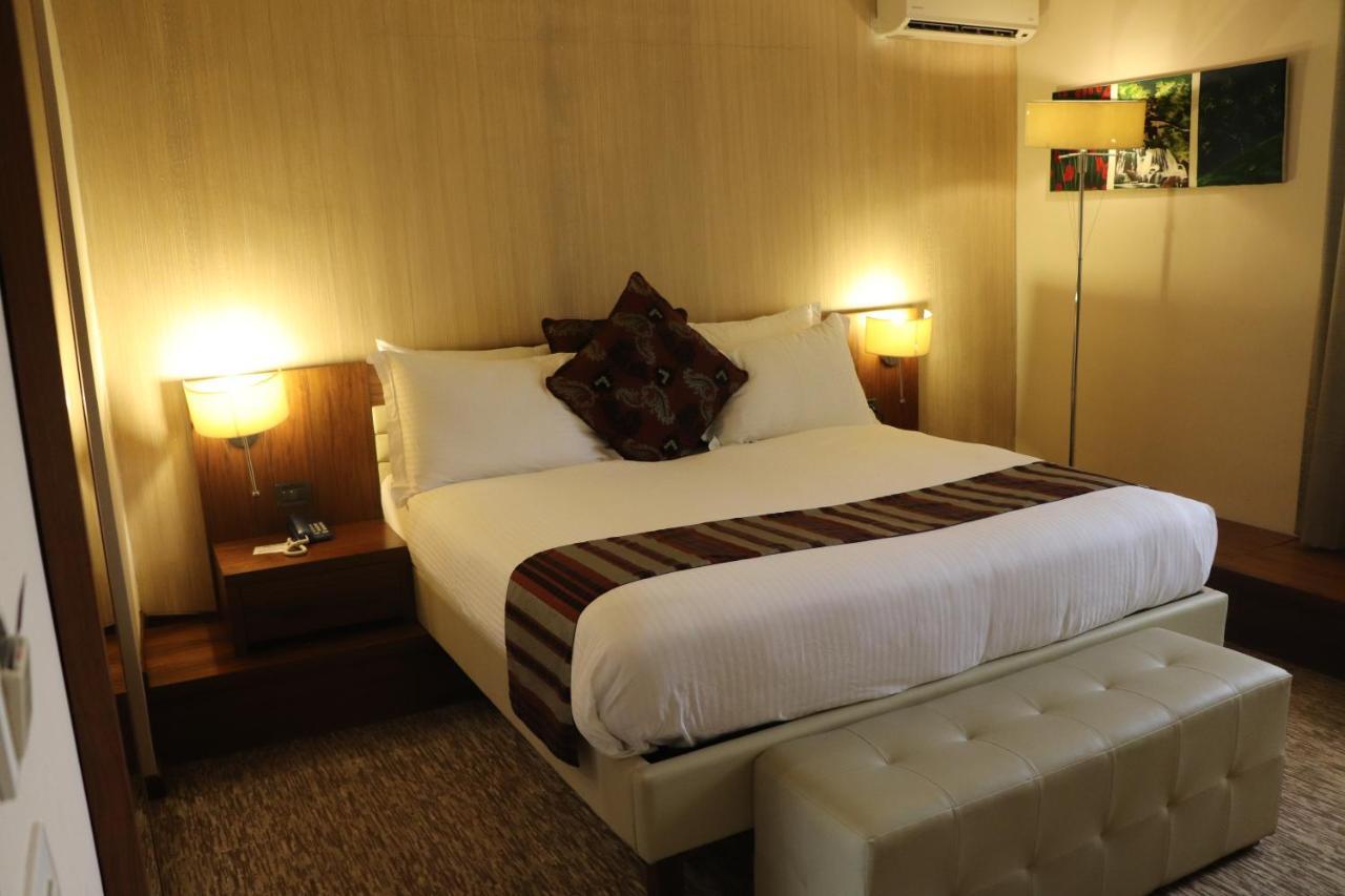 Mamba Point Hotel มอนโรเวีย ภายนอก รูปภาพ